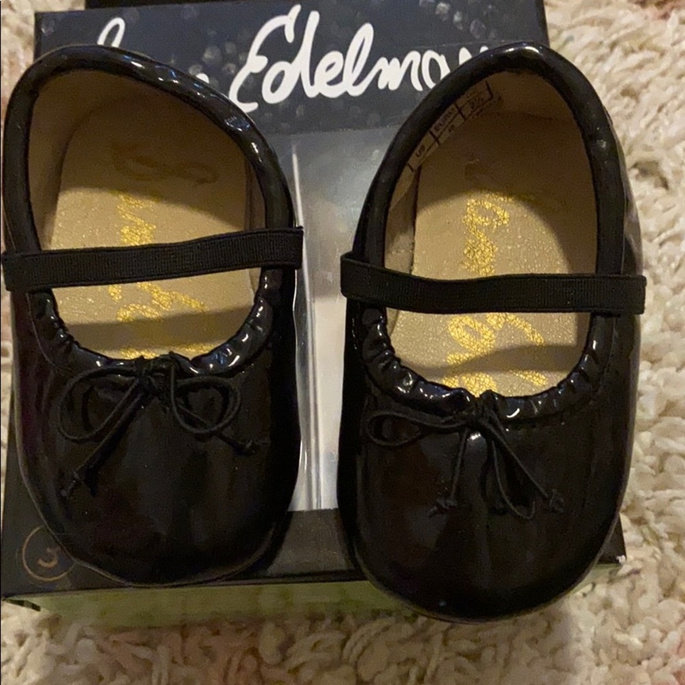 Black ballet flats